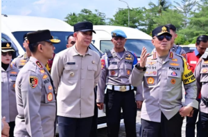 Read more about the article Bupati Lampung Selatan Dampingi Wakapolri Tinjau Arus Mudik di Jalur Merak–Bakauheni