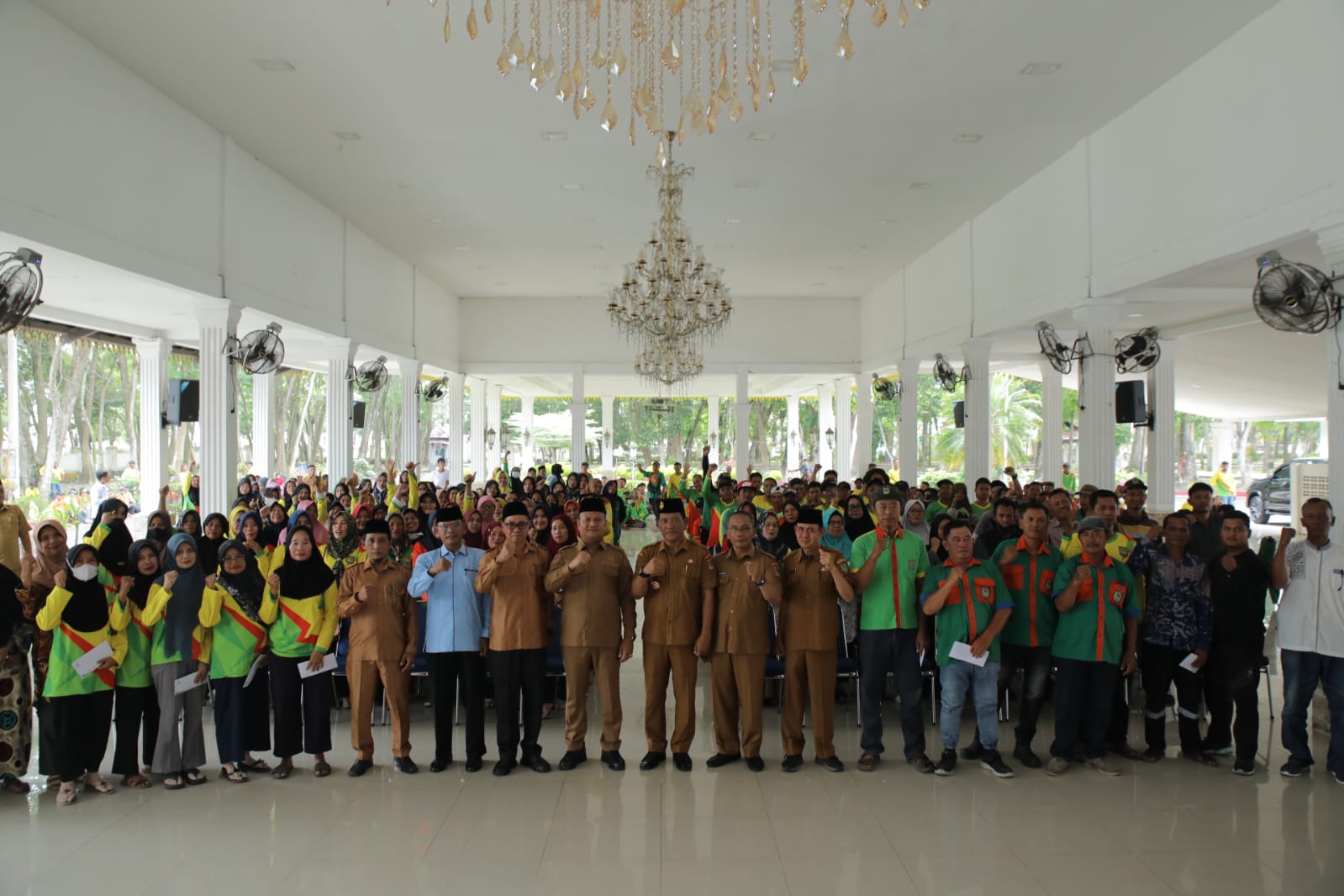 You are currently viewing BAZNAS Kabupaten Asahan Salurkan Zakat, Infaq, dan Sedekah Triwulan I 2026 kepada Petugas Kebersihan