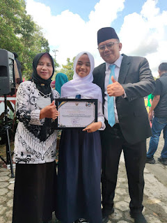 You are currently viewing Bupati Ayu Beri Penghargaan Untuk Siswa Berprestasi