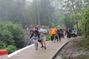 Read more about the article Jalan Santai, Bentuk Tasyakuran Terima Kasih TNI dari Warga Sukorejo