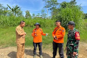 Read more about the article TNI-BPBD Trenggalek Tinjau Tebing Sungai Banjar, Warga Diminta Waspada Longsor