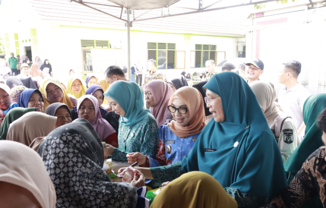 You are currently viewing Pemkab Way Kanan Gelar Pasar Murah Ramadan Berbagi