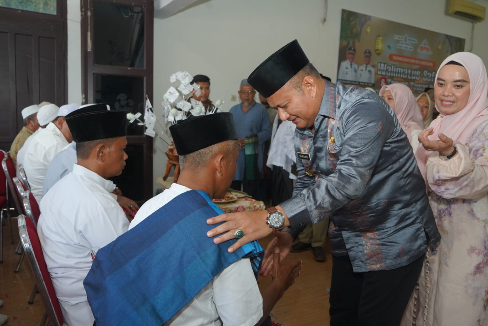 You are currently viewing Wakil Bupati Asahan Hadiri Acara Walimatul Safar dan Tepung Tawar Haji