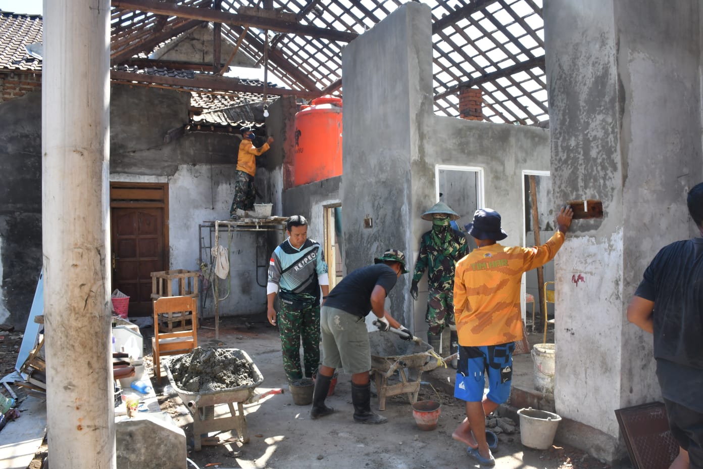 Read more about the article Rehab Panti Asuhan Kanzul Huda Ponorogo, TNI dan Rakyat Kerja Maksimal