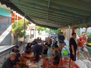 Read more about the article Warga PGK Kota Madiun Distribusikan Daging Kurban ke Masyarakat Luas