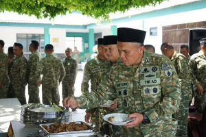 Read more about the article Lewat Momen Sederhana, Danrem 081/DSJ Rawat Kebersamaan dan Soliditas Satuan