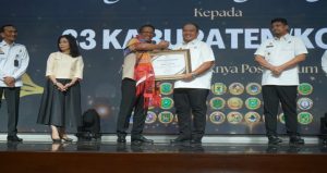 Read more about the article Bupati Asahan Terima Penghargaan Menteri Hukum RI