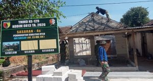 Read more about the article Wujudkan Hunian Layak, Satgas TMMD 129 Bojonegoro Kebut Rehabilitasi Rumah Ibu Saelah