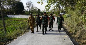 Read more about the article Pastikan Pembangunan Tepat Sasaran dan Tanpa Kendala: Dansatgas TMMD 129 Bojonegoro Cek Langsung Proyek Fisik di Desa Kesongo