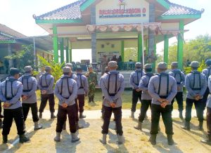 Read more about the article TMMD 129 Bojonegoro: Linmas Kesongo Siap Siaga, TNI Turun Tangan Asah Kemampuan Baris Berbaris