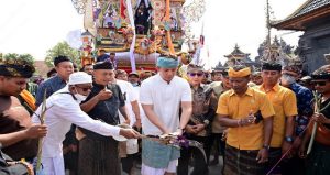 Read more about the article Ngaben, Tradisi Suci Menghidupkan Desa dan Merekatkan Ikatan Keluarga