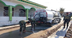 Read more about the article Menjaga Asa di Depan Rumah Ibadah: Kala Satgas TMMD 129 Bojonegoro Setia Merawat Jalan Desa Kesongo