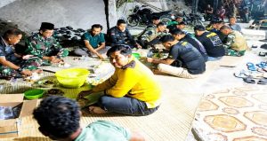 Read more about the article Kemanunggalan TNI-Rakyat: Warga Kesongo Gelar Makan Bersama Rayakan Kesuksesan TMMD 129 Bojonegoro
