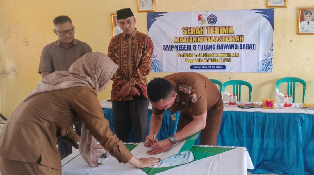 You are currently viewing Kadisdikbud Tubaba Tinjau Kerusakan SMPN 5 Tumijajar, Rehab Sekolah Diusulkan ke Pusat