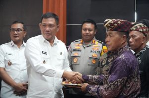 Read more about the article Wakil Bupati Tubaba Sambut Aksi Damai Masyarakat Adat Buay Bulan Bersatu