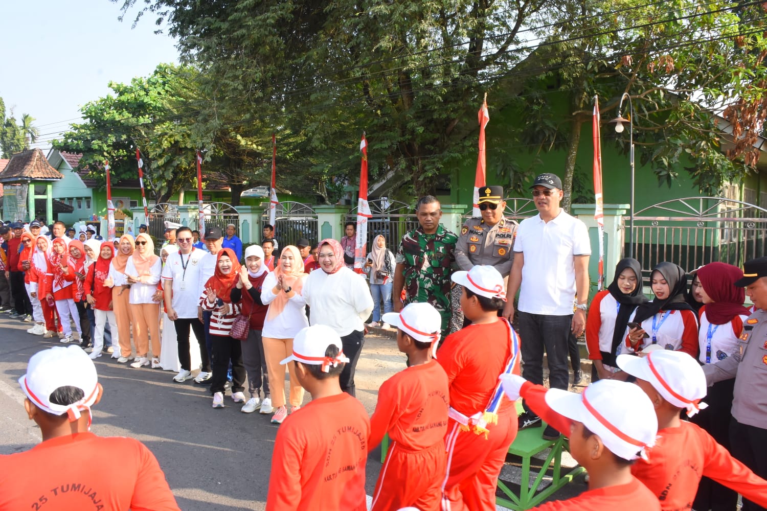 You are currently viewing Sematkan Nilai Disiplin Sejak Dini, Ratusan Siswa di Tubaba Meriahkan Lomba Gerak Jalan HUT RI ke-81