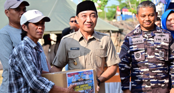You are currently viewing Lanal Lampung dan Pemkab Lampung Selatan Hadirkan Pelayanan Kesehatan Gratis dan Bakti Sosial