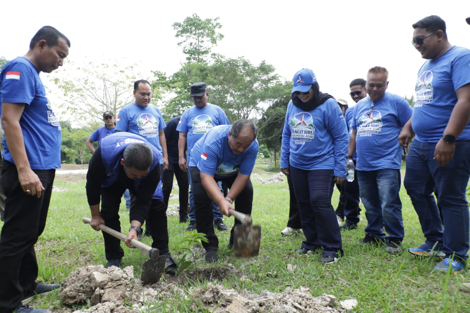 You are currently viewing BUPATI DAN WAKIL BUPATI ASAHAN HADIRI GERAKAN INDONESIA ASRI LANGIT BIRU DALAM RANGKA HUT KE-25 PARTAI DEMOKRAT