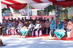 Read more about the article BUPATI ASAHAN PIMPIN GERAKAN PEMBAGIAN BENDERA MERAH PUTIH
