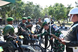 Read more about the article Tingkatkan Disiplin  Berkendara, Kendaraan Dinas Prajurit Kodim Ponorogo Diperiksa