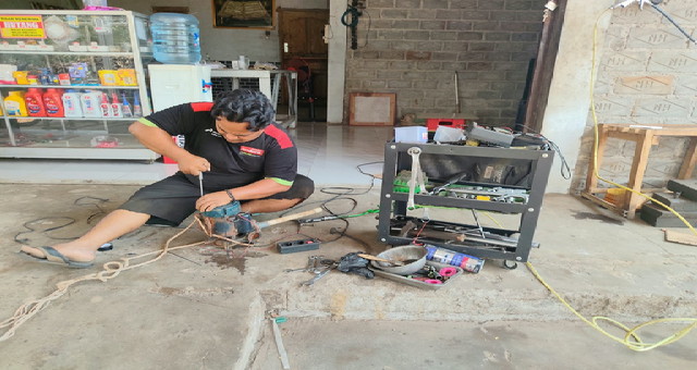 Read more about the article TMMD Reguler ke-130 Kodim 0736/Batang Dongkrak Aktivitas Usaha, Bengkel Pak Tono Kian Ramai