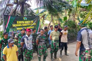 Read more about the article Karya Bakti TNI, Kodim 0806/Trenggalek Bangun Jalan Beton di Desa Tegaren