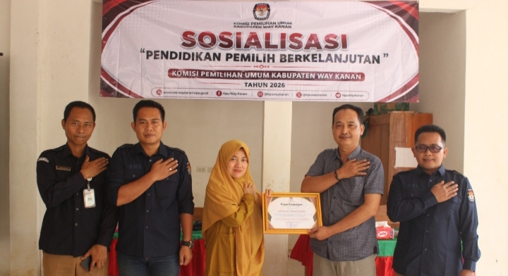 You are currently viewing KPU Way Kanan Edukasi Pemilih Pemula di SMAN 1 Rebang Tangkas