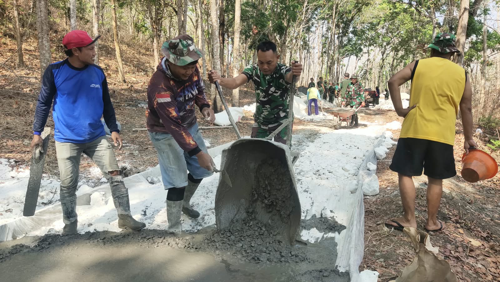 Read more about the article Mantan Dansimayon Peltu Setio Budi Utomo Turut Bantu TMMD di Ngajaran