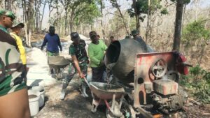 Read more about the article Satgas TMMD dan Warga Ngajaran Bersatu Tuntaskan Pekerjaan