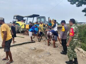 Read more about the article Di Tengah Aksi Warga, Babinsa Desa Bagi Kedepankan Pendekatan Humanis