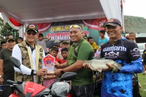 Read more about the article Meriahkan HUT TNI Ke-77, Kodim Madiun Gelar Lomba Mancing