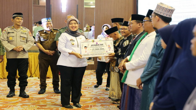 Read more about the article Wakil Gubernur Chusnunia Chalim Hadiri Peringatan HSN Tahun 2022