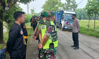 Read more about the article Koramil bersama Polsek Kedunggalar Laksanakan Pengamanan Pemberangkatan Rombongan PSHW Tunas Muda Winongo