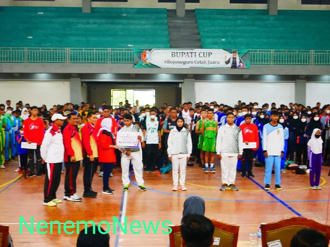 Read more about the article Bupati Bojonegoro Serahkan Bonus Bagi Peraih Medali Porprov Jatim
