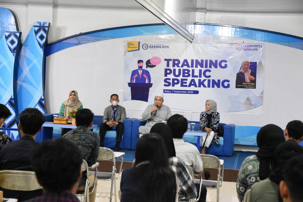 Read more about the article Hadirkan Presenter dan Penyiar Terkenal di Lampung, IIB Darmajaya Gelar Training Public Speaking