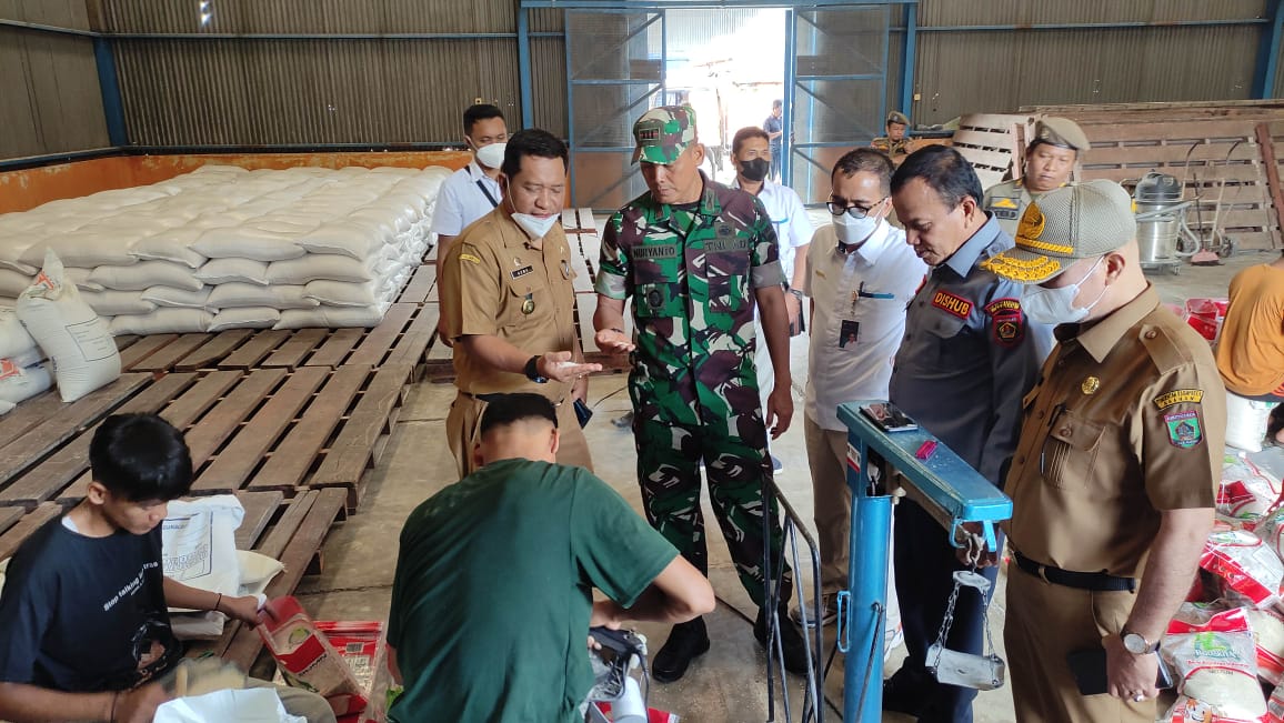 Read more about the article Bupati Asahan Sidak Harga dan Ketersediaan Bahan Pokok Jelang Nataru