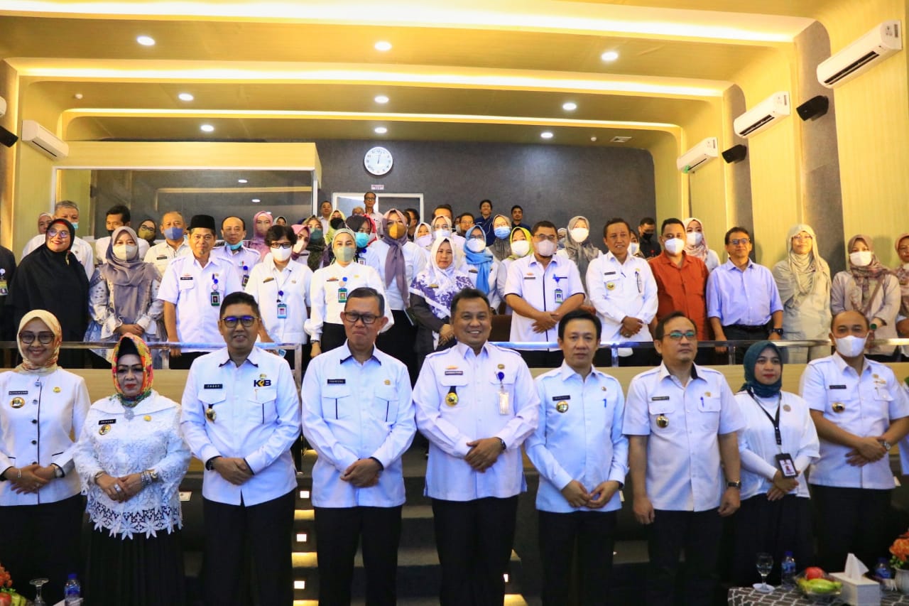 Read more about the article Sekdaprov Lampung Pimpin Rapat Koordinasi dan Evaluasi Penyelenggaraan Pelayanan Kesehatan di RSUD Dr. H. Abdul Moeloek