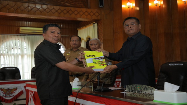 Read more about the article Bupati Asahan Sampaikan LKPJ Tahun Anggaran 2022