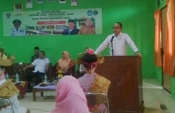 Read more about the article PJ Bupati Sulpakar Tegur Kepsek dan Dewan Guru SMP N 1 Mesuji, Tegakan Ke Disiplinannya