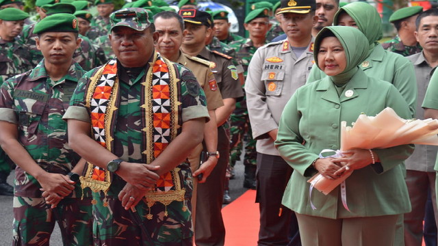 Read more about the article Danrem 043/Gatam Kunjungi Kodim 0422/LB