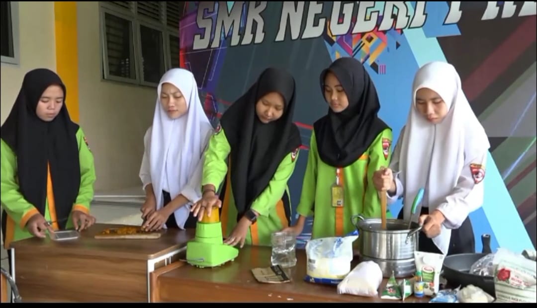 Read more about the article Patut Dicoba, Olahan Kelapa Sawit Menjadi Dodol dan Selai