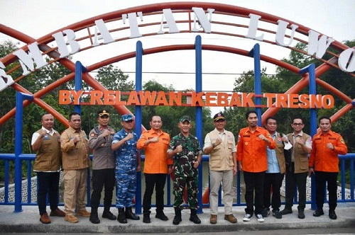 Read more about the article Danrem 081/DSJ Hadiri Peresmian Rekonstruksi Jembatan Kali Luworo di Madiun