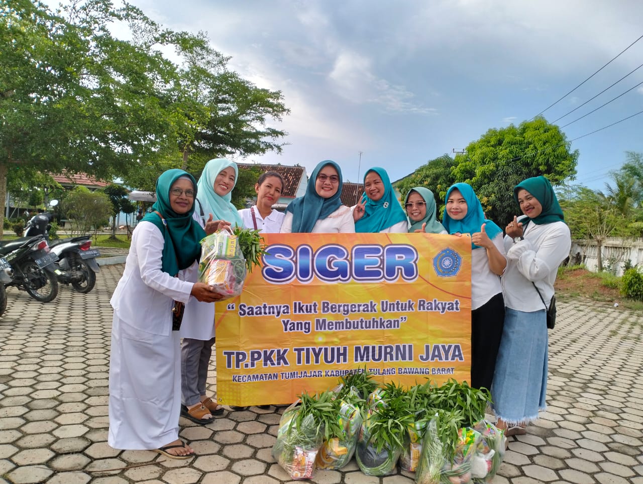 Read more about the article PKK Tiyuh Murnijaya Berbagi Paket Ramadhan