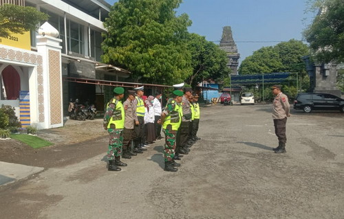 Read more about the article Anggota Koramil Mantingan Pantau Arus Balik Lebaran