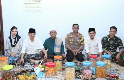 Read more about the article Dandim 0806/Trenggalek bersama Forkopimda Hadiri Tradisi Kupatan Kunjungi Kediaman Para Ulama