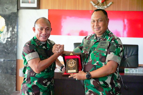 Read more about the article Di Akhir Kunjungan Tim Sahli Panglima TNI, Pangdam Kasuari Sampaikan Situasi Wilayah Aman Permanen