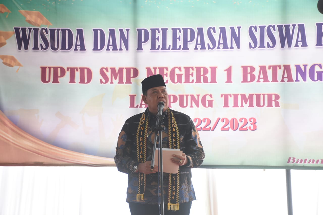 Read more about the article Wabup Azwar: Hadiri Pelepasan Siswa Kelas IX SMPN I Batanghari