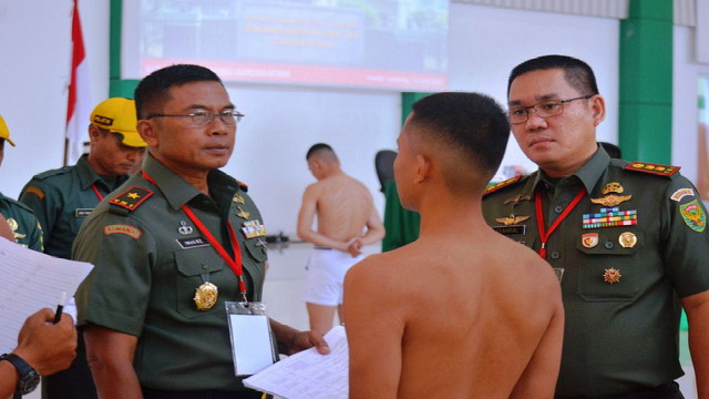 Read more about the article Danrem 043/Gatam Brigjen TNI Iwan Ma’ruf Zainudin, S.E., Pimpin Sidang Parade Catar Akmil 2023
