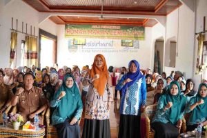 Read more about the article Pemkab Bersama TP-PKK Pesibar Serahkan Bantuan KWT