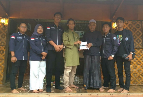 You are currently viewing Lazis dan BEM IIB Darmajaya Berikan Bantuan Dana Pembebasan Lahan Ponpes di Bandarlampung